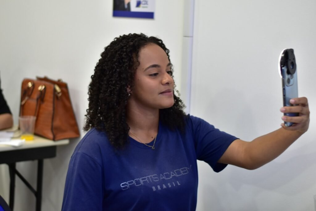 Quebrando o Gelo com a Câmera: curso presencial ajuda empreendedores e profissionais a destravarem na frente das lentes 2 WhatsApp Image 2025 06 12 at 16.40.13