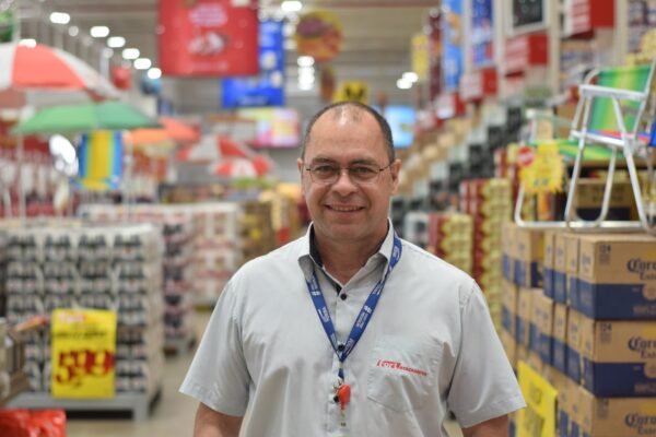 Grupo Pereira dono de redes como o Fort Atacadista promove semana de contratacao de colaboradores com mais de 50 anos de idade