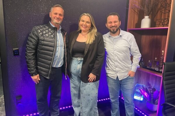 Carlos Roberto Fischer Jordana Tholl Fischer e Claudemir Marcolla no Podcast PFA Foto Divulgacao