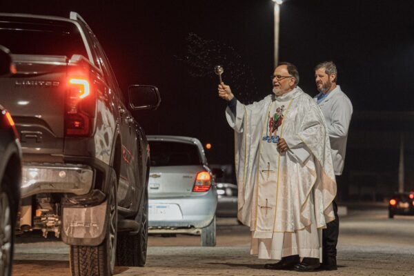 Missa e procissao integram a programacao do evento que e uma tradicao em Guabiruba