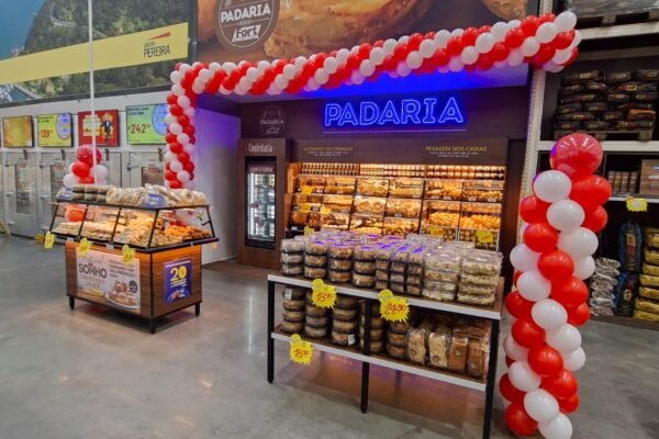 Padaria inaugurada no Fort Atacadista Porto Belo ao lago do Acougue Carne Fresca