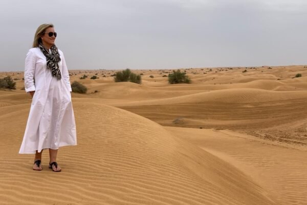 Carol Spengler em uma de suas muitas viagens pelo mundo