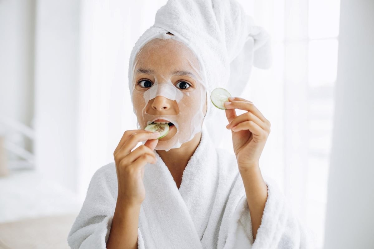 Medica alerta para os riscos de adotar rotinas de skincare precocemente