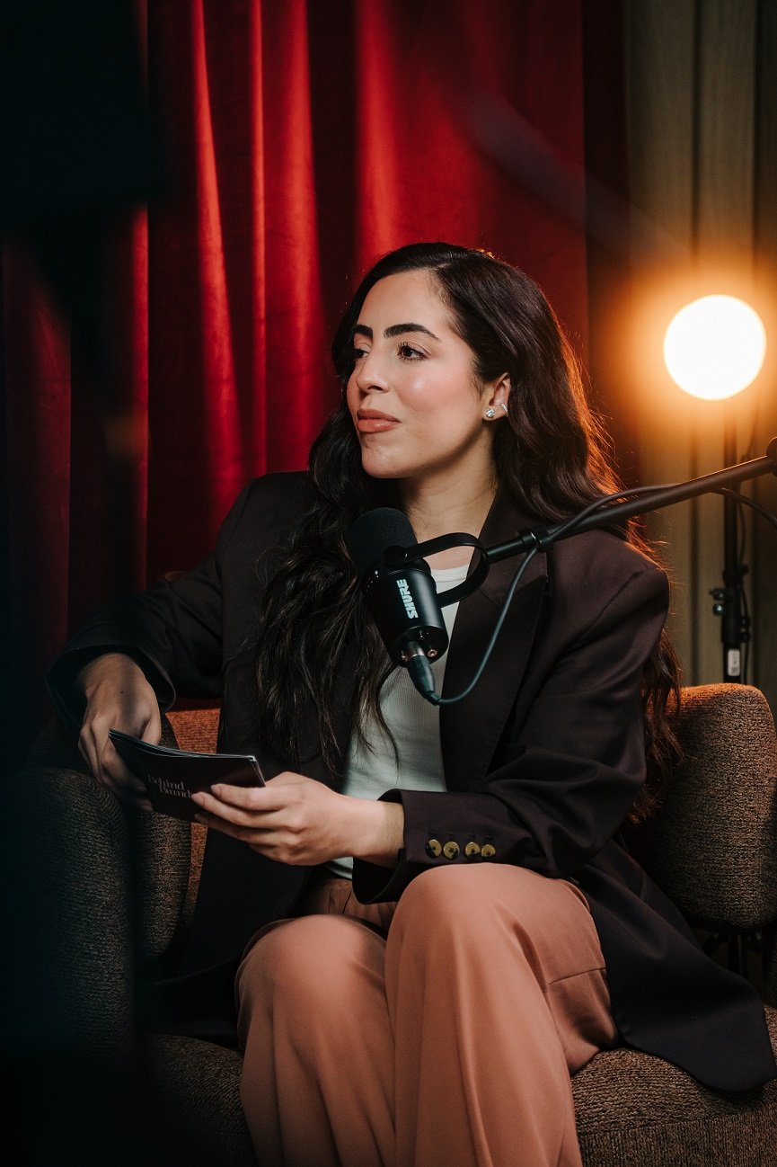 Sabrina Isabela estreia o Behind Brands Podcast