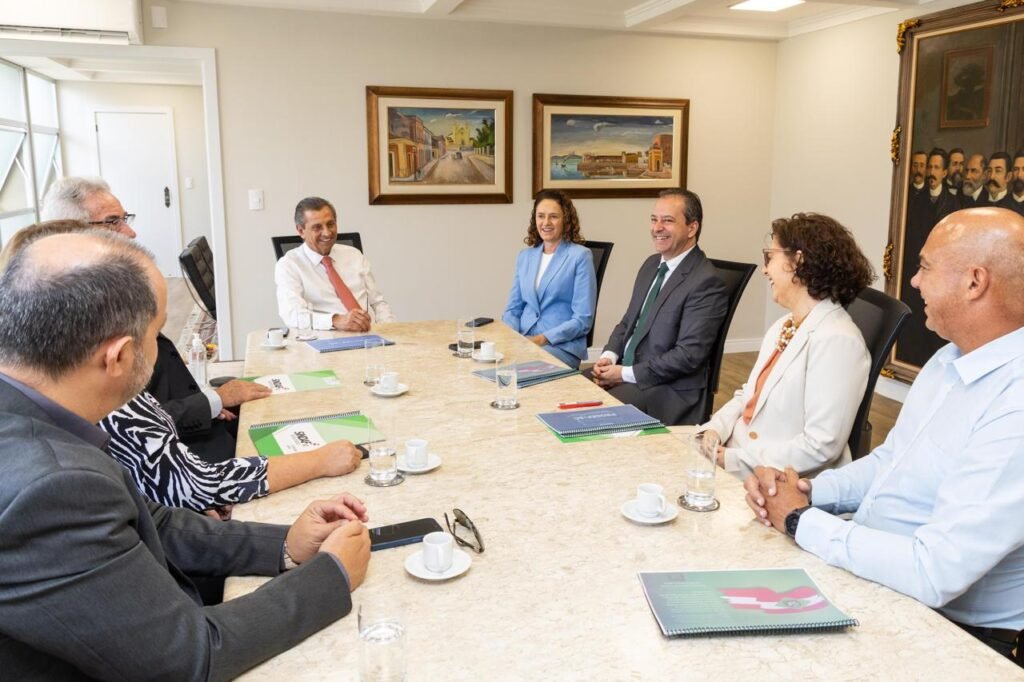 Projeto na Alesc propõe criação do Dia Estadual do Auditor de Finanças Públicas em Santa Catarina 3 Encontro reforçou o diálogo entre as instituições - crédtio Jeferson Baldo