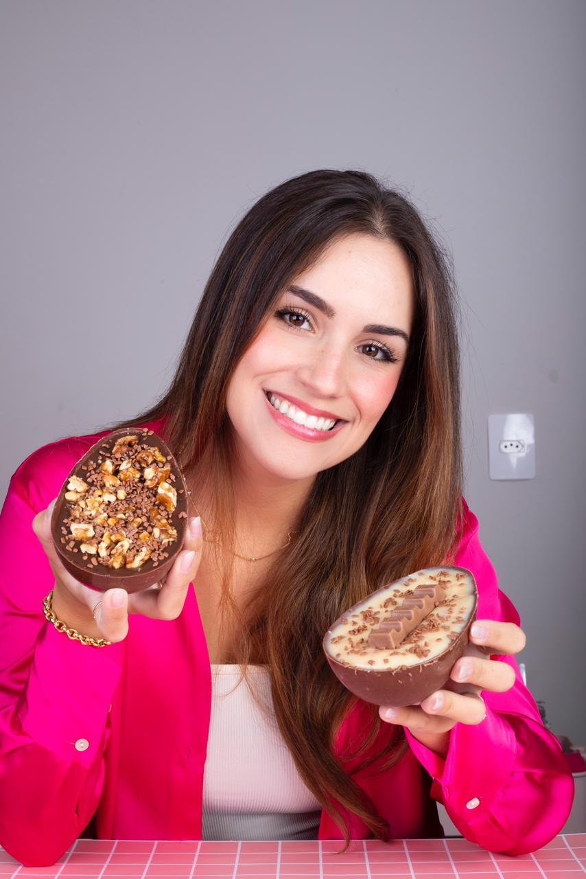 Júlia Cherem e todo o time da sua confeitaria em ritmo acelerado pelas encomendas de Páscoa (foto Cassiane Zago)
