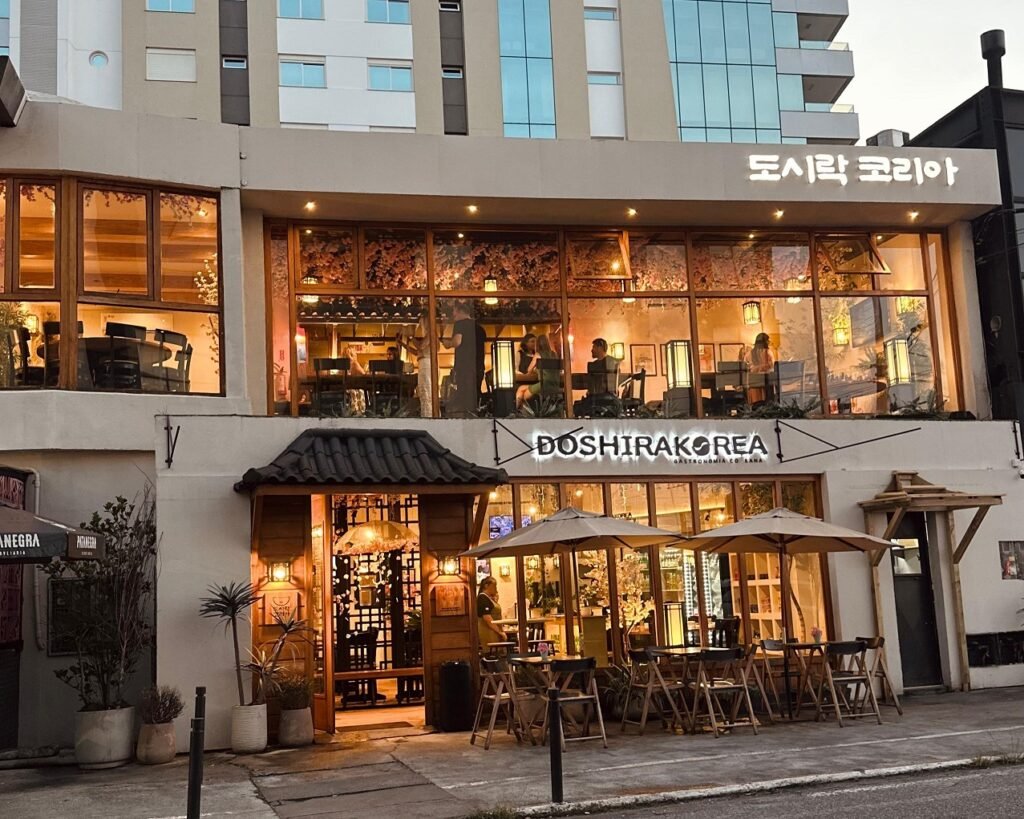 Restaurante DoshiraKorea completa 6 anos em Florianópolis