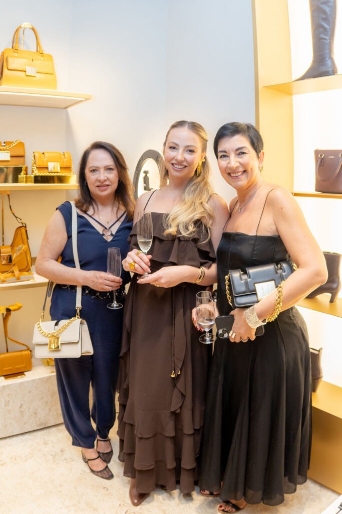 Silvanei Weber com a filha e anfitria Louise Weber e Meline Moumdjian