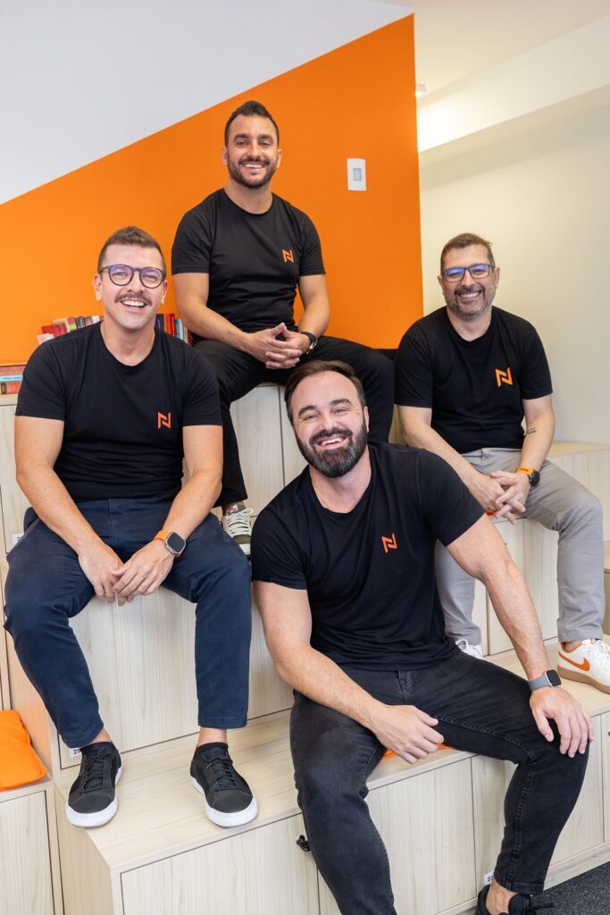 Fernando Henrique (CMO), Israel Wamosy (CSO), Cassio Cassagranda (CEO) e Helton Paris (CTO), os sócios da Novo Saque (foto Jeferson Baldo)