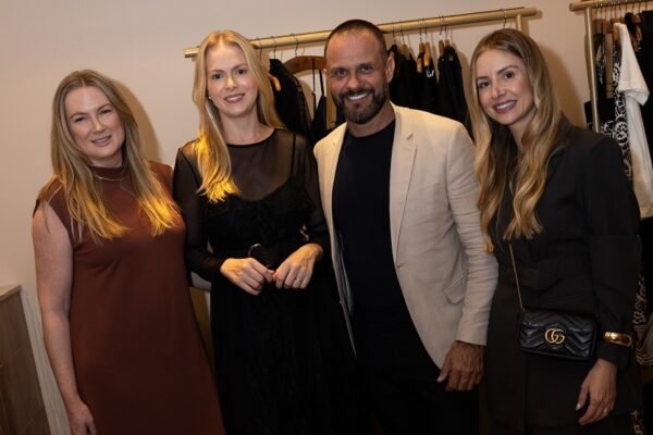 Gislaine Jeske, Jessica Schroeder, Edson Becker e Camila Wagner