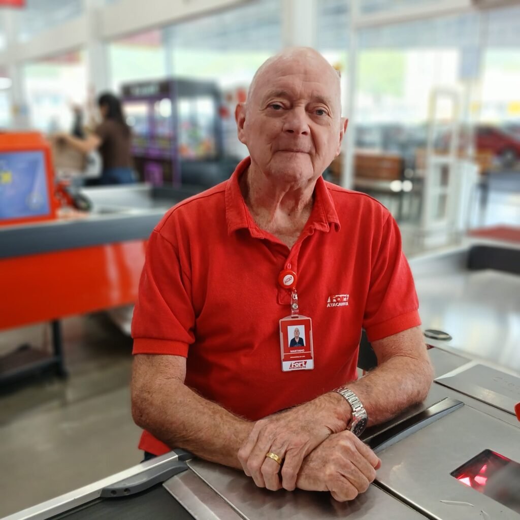 Martinho Paulo Zimmer, 72 anos, é funcionário Fort Atacadista de Itajaí (Foto Divulgação)