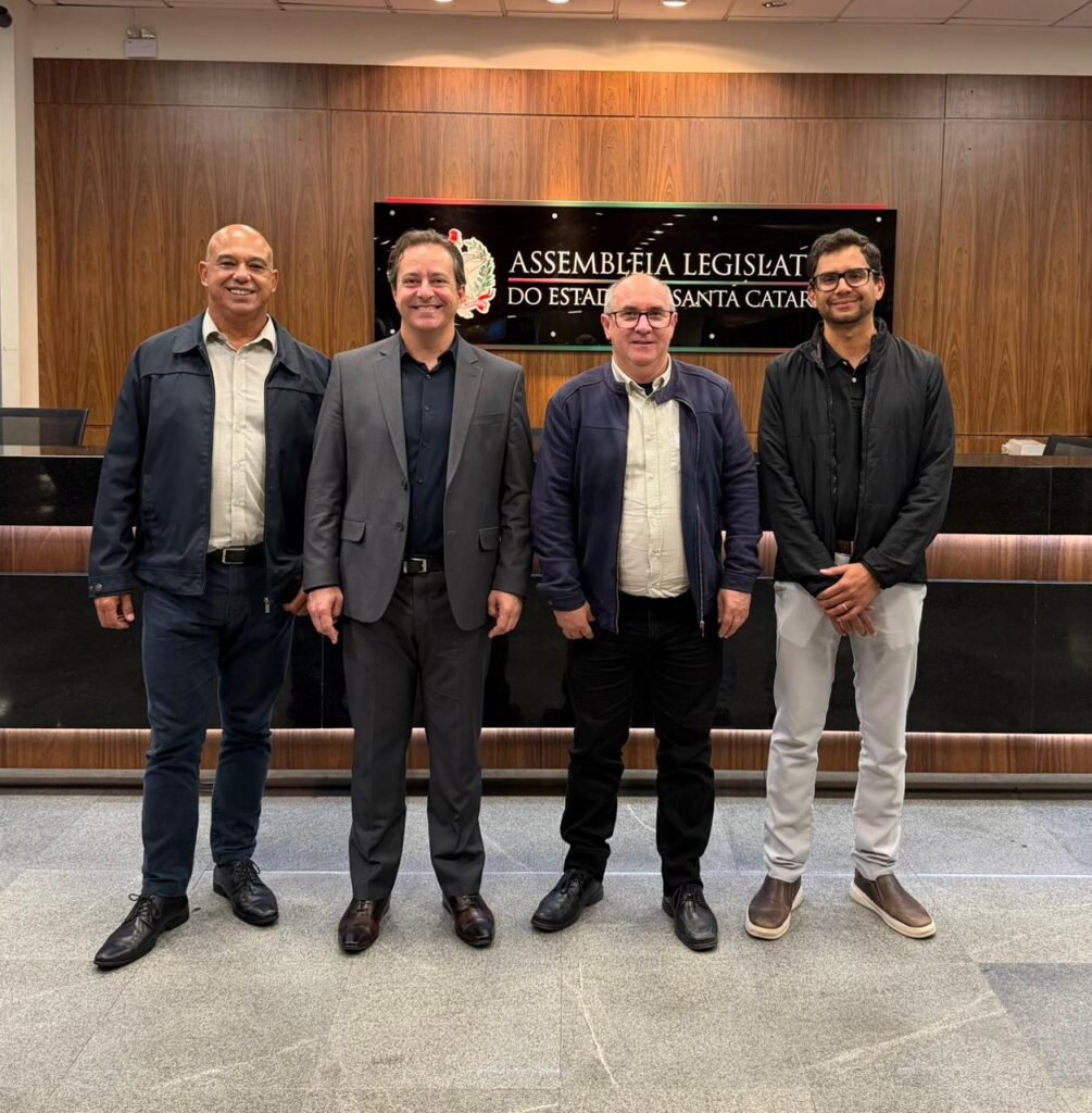 Auditores Estaduais de Finanças Públicas que acompanharam a votação na Alesc nesta terça-feira (19)