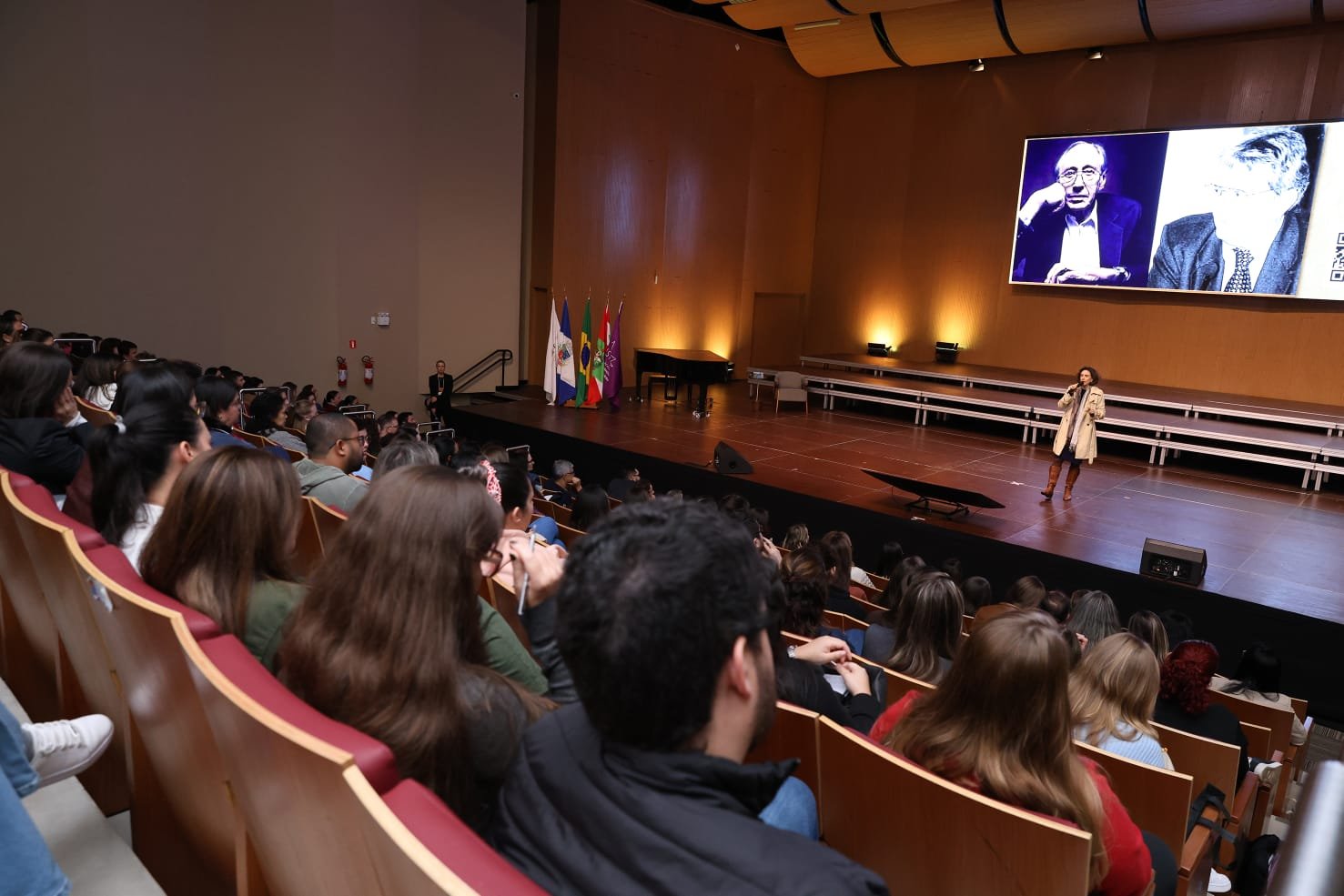 Palestras principais. Credito Coree International School Divulgacao 3