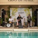 Grupo musical Americanto embalando sucessos latinos no Palco Balneario Shopping