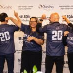 Mais de 250 profissionais receberam camisetas da Selecao Gralha
