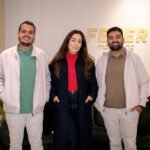 Sabrina Isabela centro da Fever Marketing Medico recebendo os socios Lucas Vinicius e Iury Gustavo da RDX Marketing do Para scaled