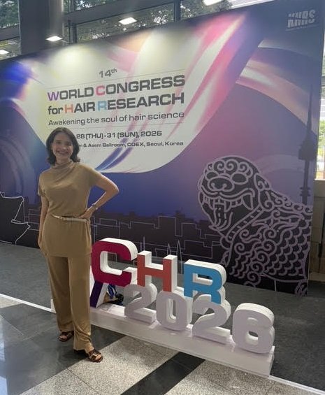 Congresso mundial na Coreia debate papel do cabelo na eliminação de substâncias do organismo 2 A medica Debora Cadore no World Congress for Hair Research principal congresso cientifico do mundo sobre saude capilar que ocorre a cada 4 anos na Coreia do Sul