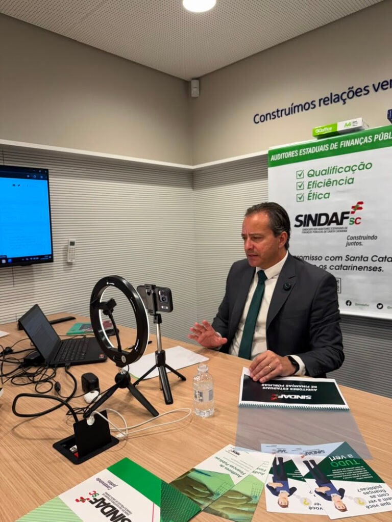 Sandro Medeiros Alves nos bastidores da entrevista concedida ao Estrategia Concursos Foto Davi Paes e Lima