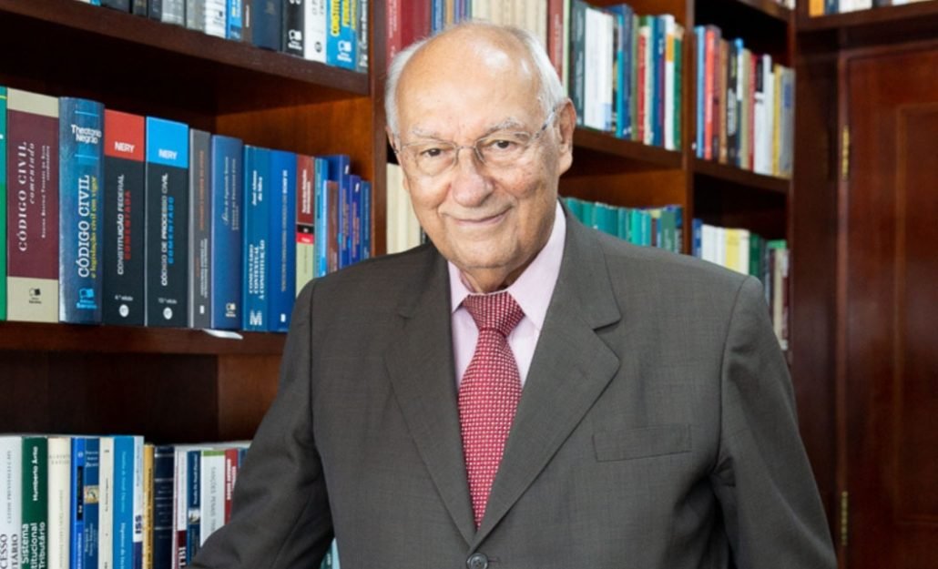 Eleitor brasileiro busca superar crise institucional e politização no STF