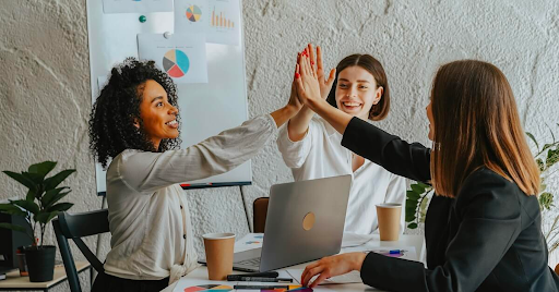 Mulheres evitam vagas em empresas com má reputação, indica pesquisa da Catho