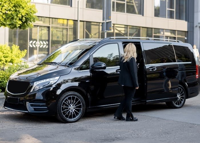 Grupos com Padrão Premium: Vans Executivas para Eventos, Traslados e Agendas Corporativas