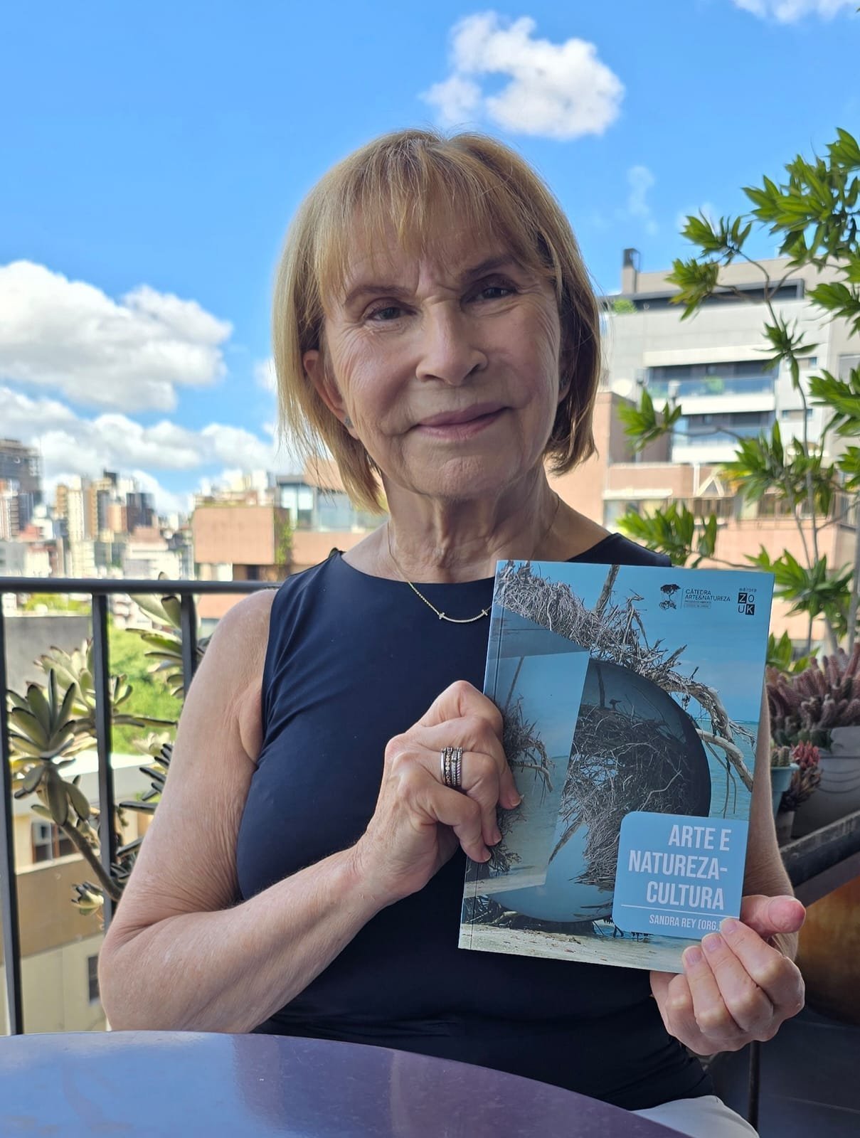 Arte, natureza e crise climática são temas de lançamento de livro e palestra de Sandra Rey na A.Galeria, em Florianópolis