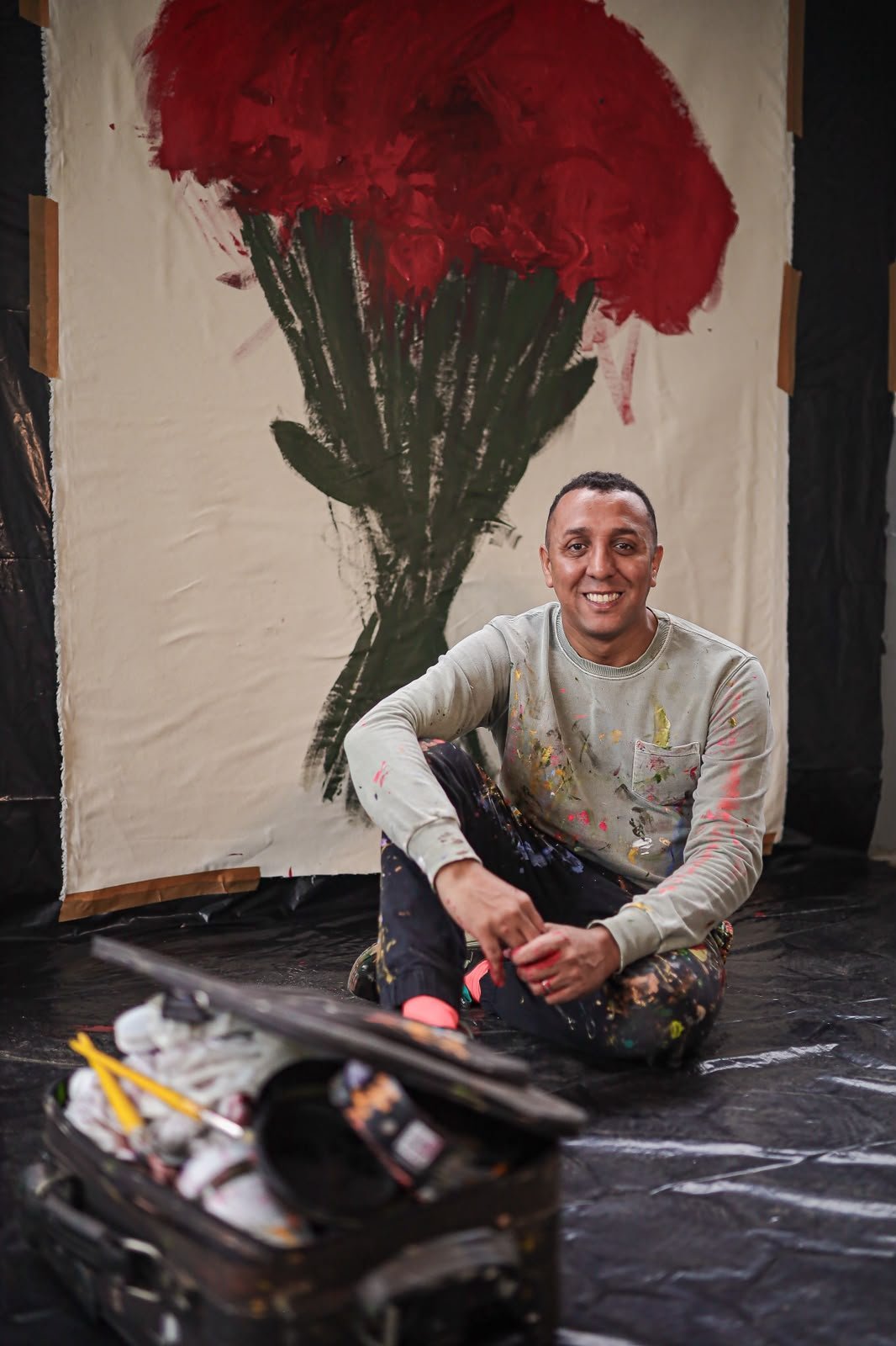 Artista plástico de Itajaí expõe obras em Blumenau
