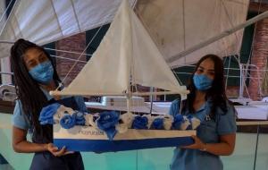 Homenagem à Iemanjá: Museu do Mar disponibiliza barco para visitantes depositarem desejos 