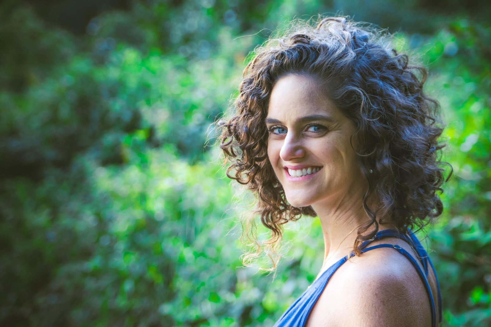 Laís Gervásio, mentora de jornadas femininas, lança a obra “Amar-se: 55 lembretes para florescer o autoamor” em Florianópolis