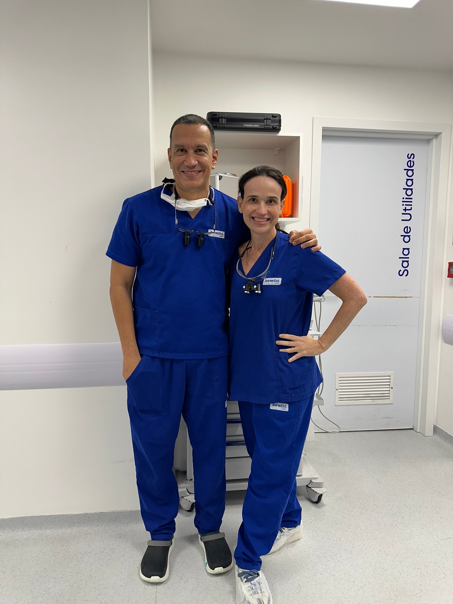 Os médicos Dr Otávio Boaventura (cirurgião plástico) e Dra Débora Cadore (dermatologista)