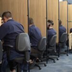 O Burnout no Atendimento: Por que a IA é a melhor ferramenta de RH que sua operação pode ter para blindar talentos