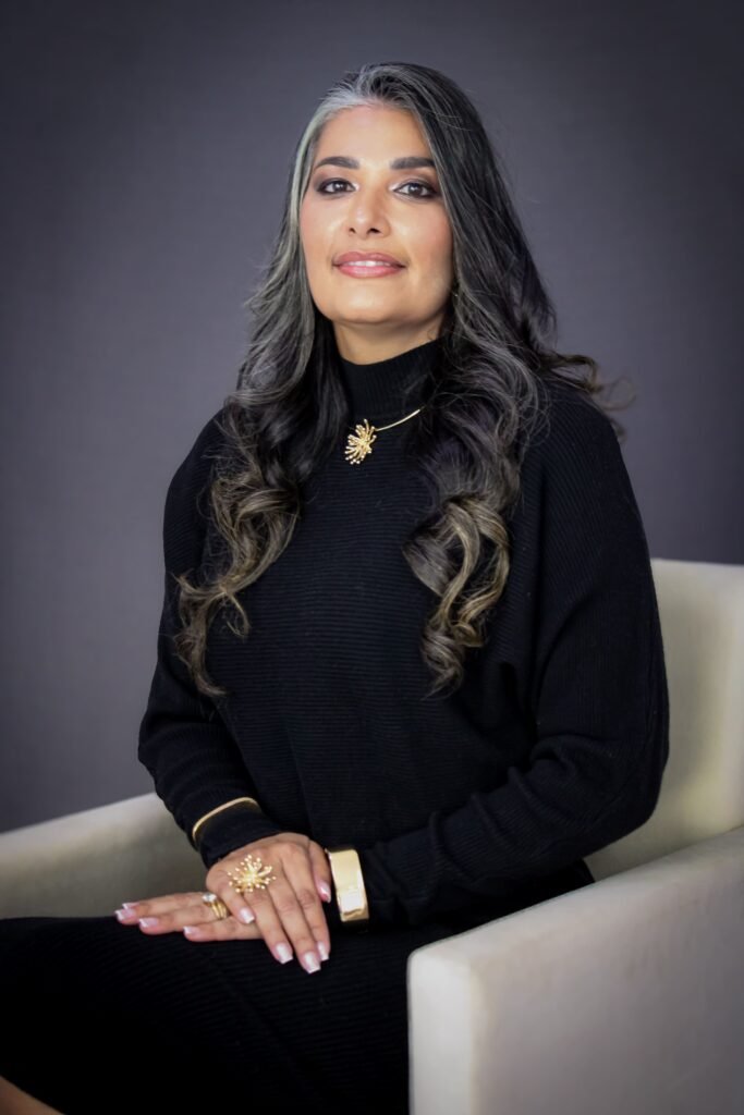 Advogada Magna Damázio, especializada em Direito Bancário e LGPD, falou sobre endividamento feminino no podcast da jornalista Márcia Dantas