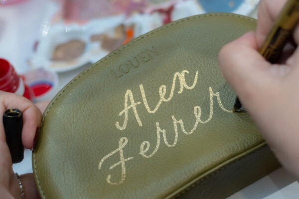 Customização em lettering, por Gabriela Regis