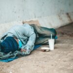 De acordo com dados reunidos pela iniciativa, Florianópolis já ultrapassa 4.500 pessoas vivendo nas ruas - crédito Freepik