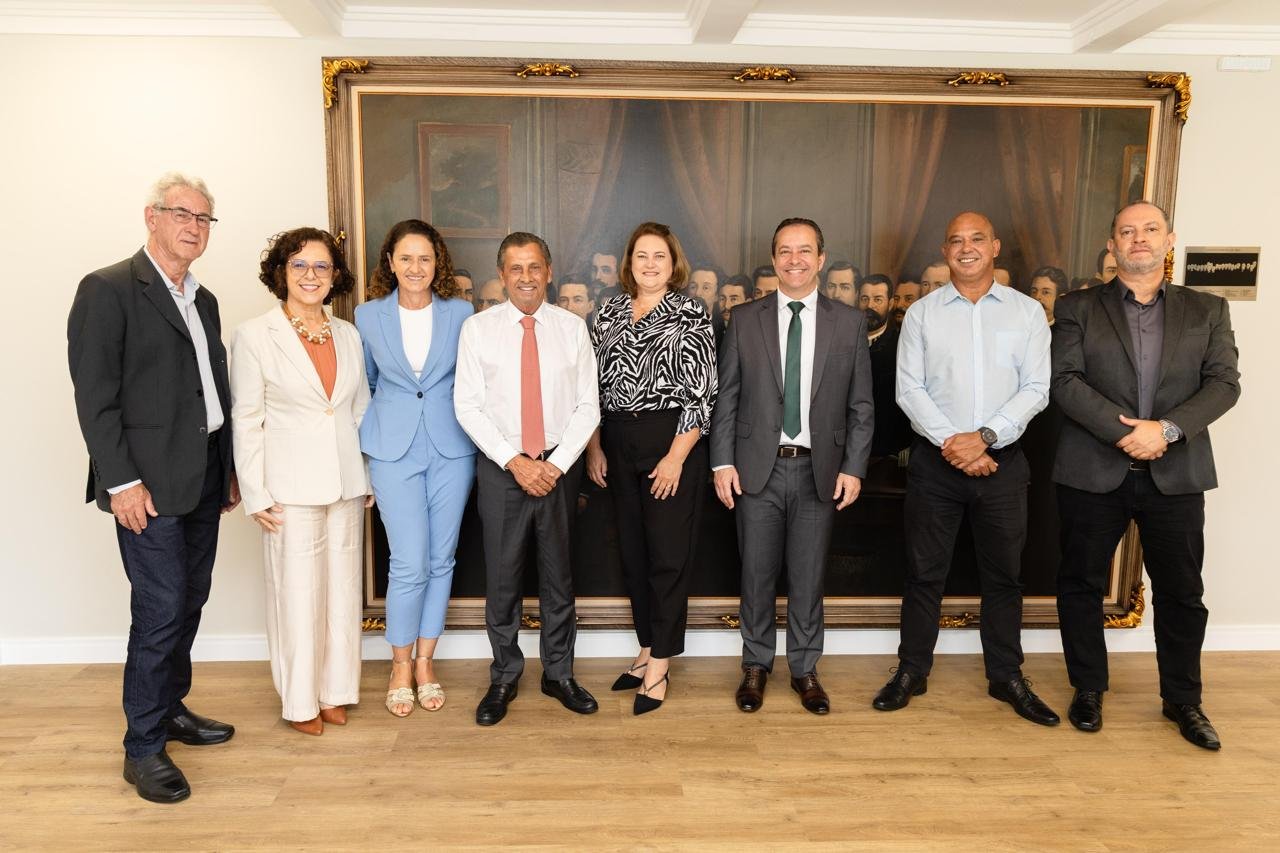 Foto 1 - Diretoria do Sindaf-SC e filiados é recebida pelo Legislativo - crédtio Jeferson Baldo