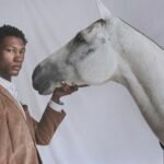 Fundada em 2005, marca especializada em moda masculina chega a Balneário Camboriú, em abril