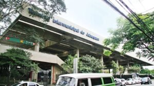 Fachada do Terminal Rodoviário do Jabaquara em São Paulo, com acesso ao Metrô Linha 1-Azul.