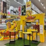 Espaço para troca de figurinhas na loja Fort Atacadista Areias, em São José (2)