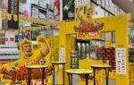 Espaço para troca de figurinhas na loja Fort Atacadista Areias, em São José (2)