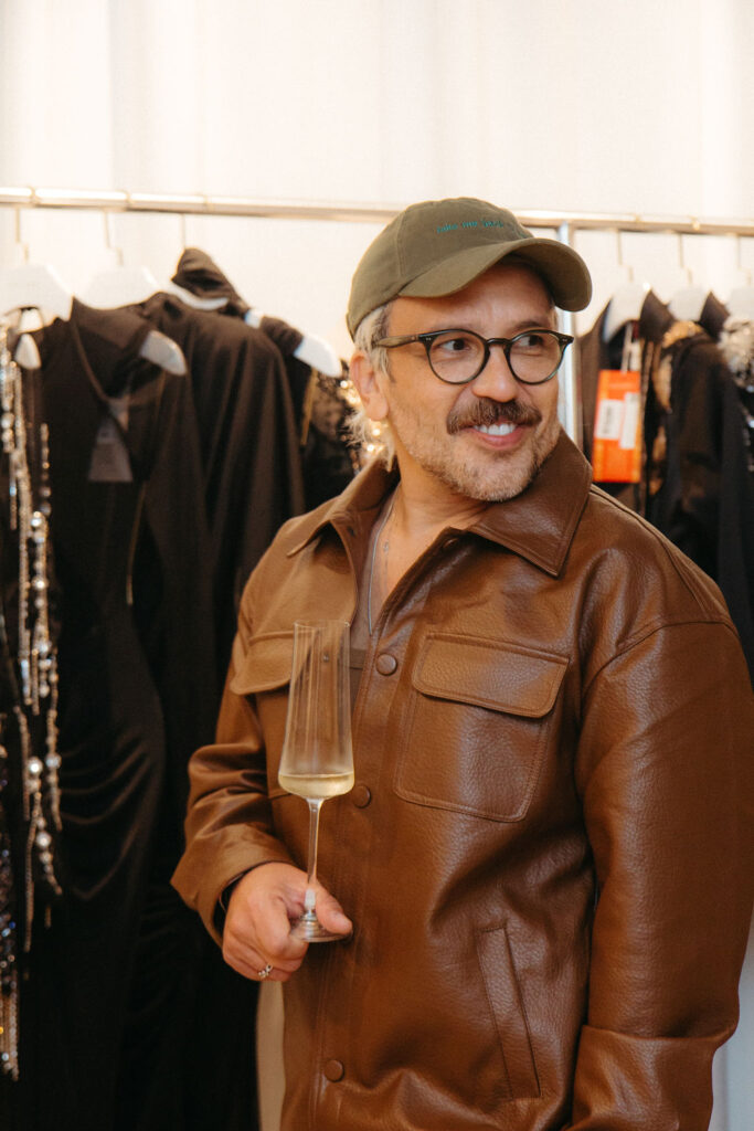 Marca que veste celebridades abre as portas em BC 2 O RP Alex Ferrer
