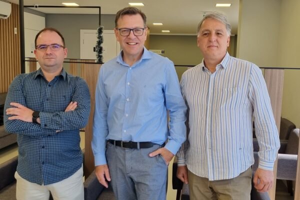 Dr. Rafael Paulino Dr. Marcelo Zanchet e Dr. Daniel Di Pietro Foto Viviane Araujo 1