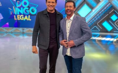 Empresário de Santa Catarina se sensibiliza com o “Rei do Café” e faz doação no Domingo Legal Celso Portiolli e Reginaldo Boeira no programa Domingo Legal. Foto por Paulo Hintz Growth Global min