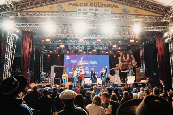 Fort Atacadista aposta em ativacoes de marca que unem diversao brindes e muita proximidade com os visitantes da Festa do Pinhao