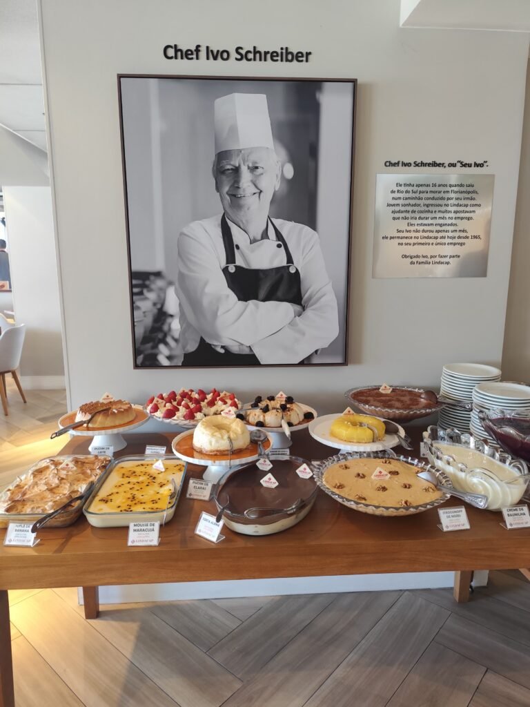 Com mais de 60 anos de história, Lindacap segue como referência na gastronomia de Florianópolis 2 Opcoes de sobremesa sao uma atracao a parte no restaurante Lindacap Foto Caio Andre Celestino Pereira
