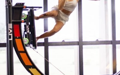 Treino de força promove qualidade de vida para todas as idades Atleta Maya Carpinelli treinando com Mormaii Fitness