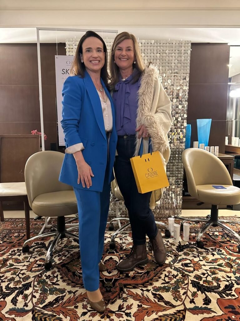 Evento “Skincodes” apresenta inovação em tratamentos dermatológicos em Florianópolis 3 Debora Cadore e Gizelle Becker Furlan