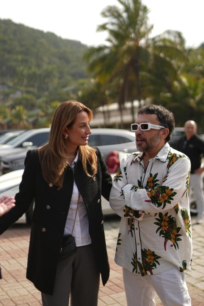 Alex Ferrer estreia com sucesso a sua “Feijoada do Ferrer”, em Balneário Camboriú 2 Juliana Pavan e Alex Ferrer 1