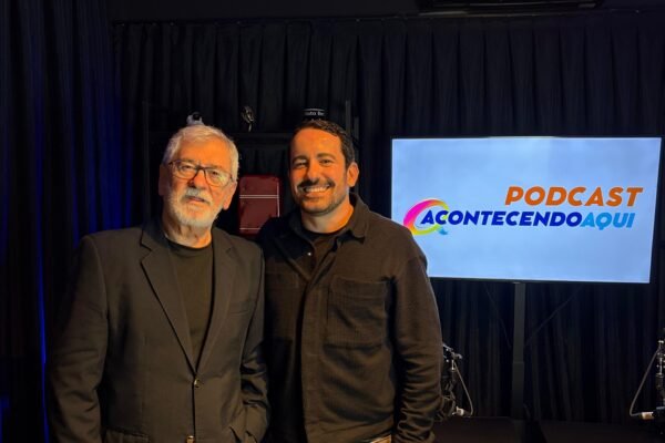 Jornalista Davi Paes e Lima fala de carreira e desafios e tendências da comunicação corporativa em podcast Reunidos apos a gravacao Jailson de Sa a esquerda e Davi Paes e Lima Foto Ricardo Verka