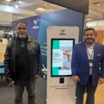 Sandro Bittencourt de Souza a direita da Vektor Energia com Francisco Lima da Automa na mais recente edicao da Encatho Exprotel Foto Davi Paes e Lima