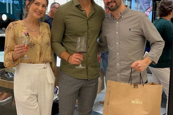 Noha Shoes promove evento beneficente no Balneário Shopping Xenia Karrer Simon Carrazzone e Diego Silva